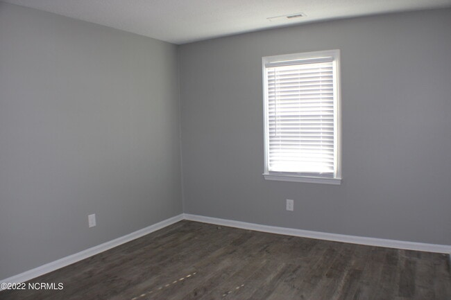 Building Photo - 107 Hickory Grove Dr