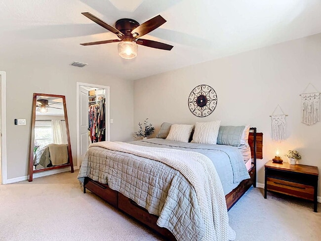 Building Photo - 10525 Oakside Dr