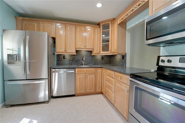 Building Photo - 2401 SW 58th Manor