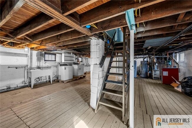 Building Photo - 76 Andrew St