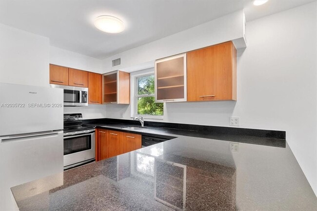 Building Photo - 750 NE 64th St