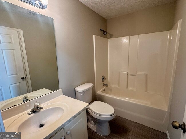 Building Photo - 1653 Summerwoods Cir