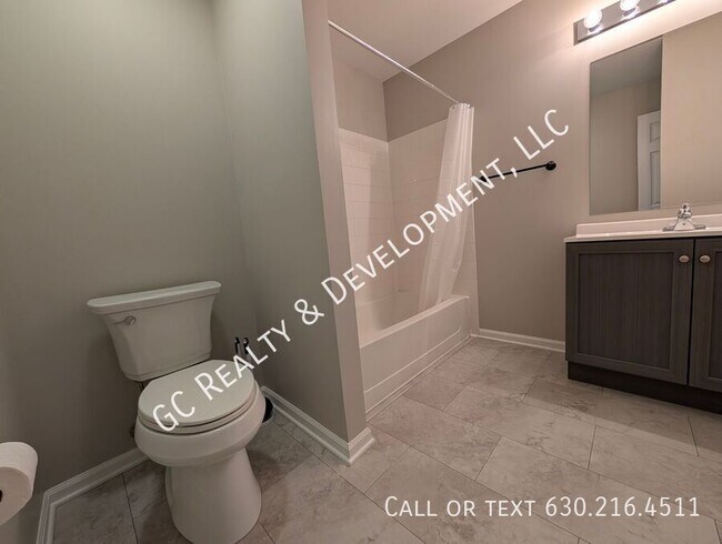 Building Photo - 3043 Kentshire Cir