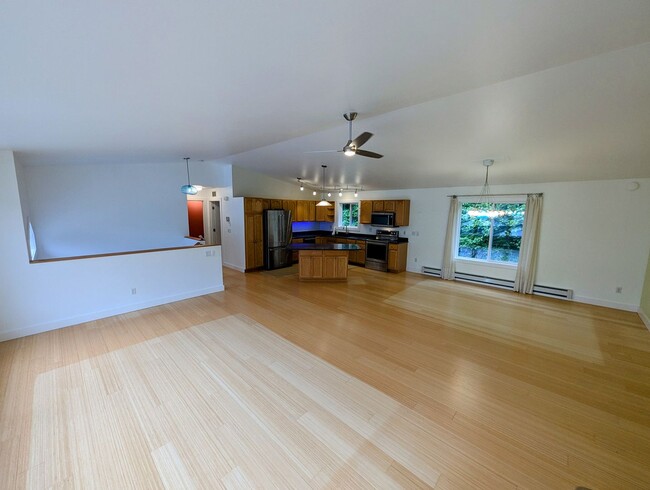 Building Photo - 2981 Foster Ave