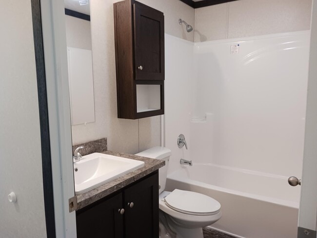 Building Photo - 60 Violet Dr