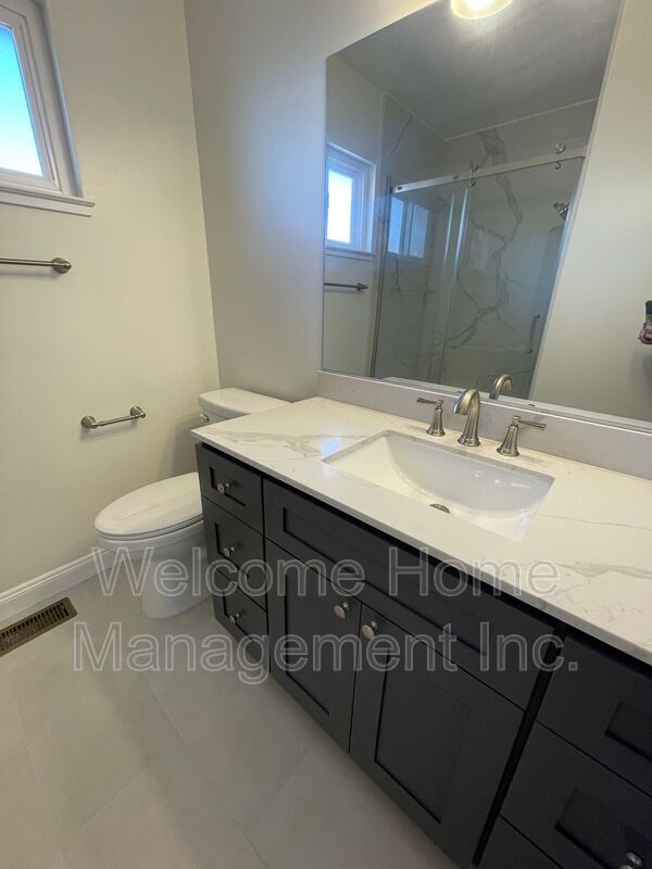 Building Photo - 16233 San Remo Dr