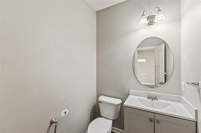 Building Photo - 15920 Alvarado Dr