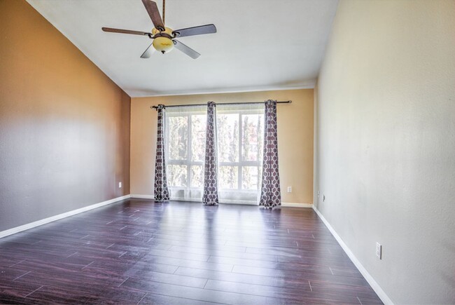 Building Photo - Limited-Time Offer for $2850! 2 bedroom an...