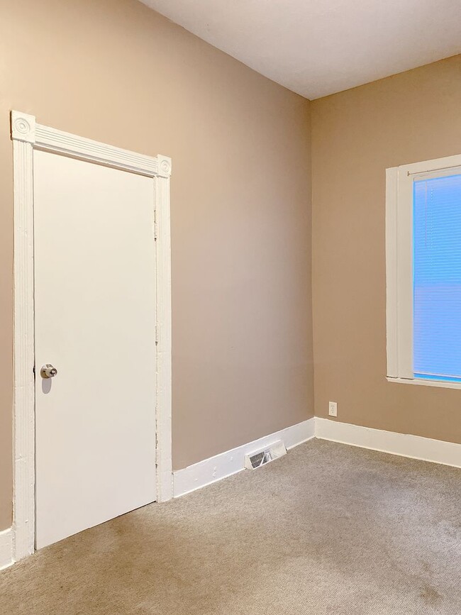 Building Photo - ZIGZAG, LLC:[TRAN][ZIGZAC][KT][CAG] 1942 S 16 ST