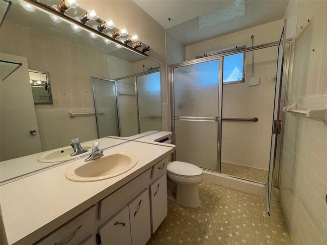 Building Photo - 2402 Ecuadorian Way