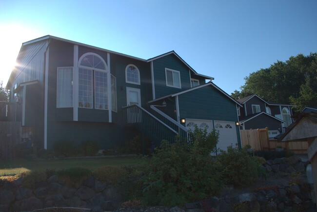 Building Photo - OPEN HOUSE SATURDAY 5/3/25 FROM 1:00-3:00 ...