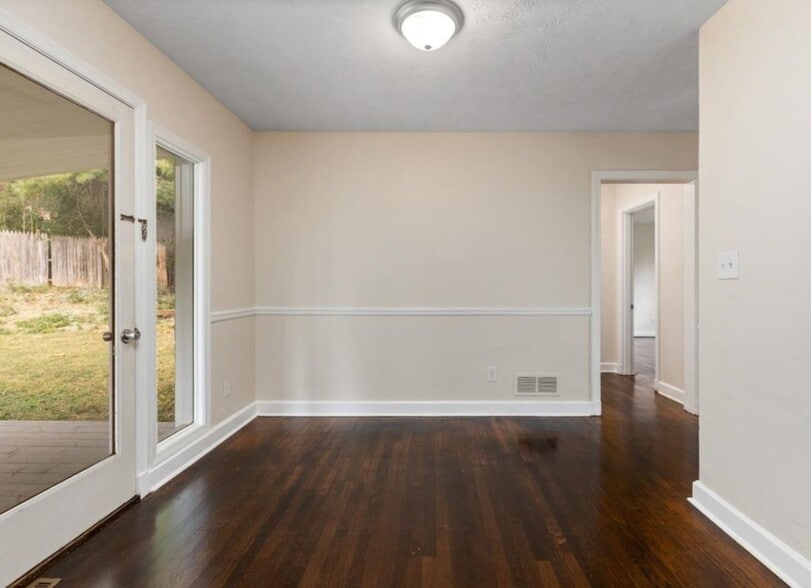 Building Photo - 226 Fraser Ln