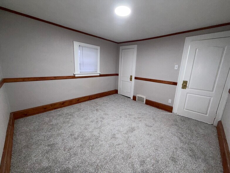 Building Photo - 317 E Irvington Ave