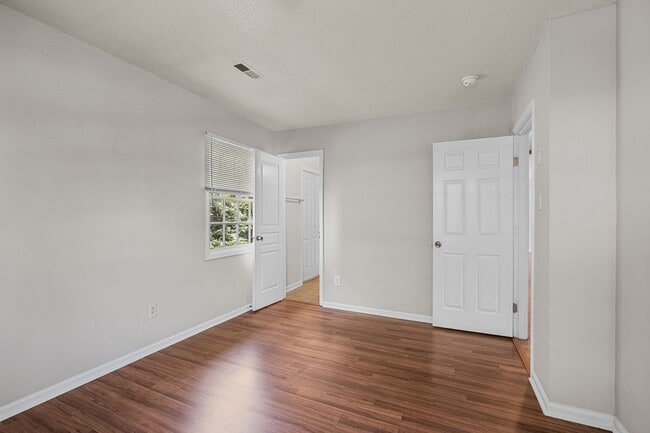 Building Photo - Fantastic 3 Bedroom Ranch home in SE Ralei...