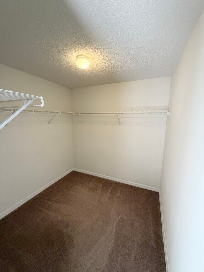 Building Photo - 120 Foxhall Ln