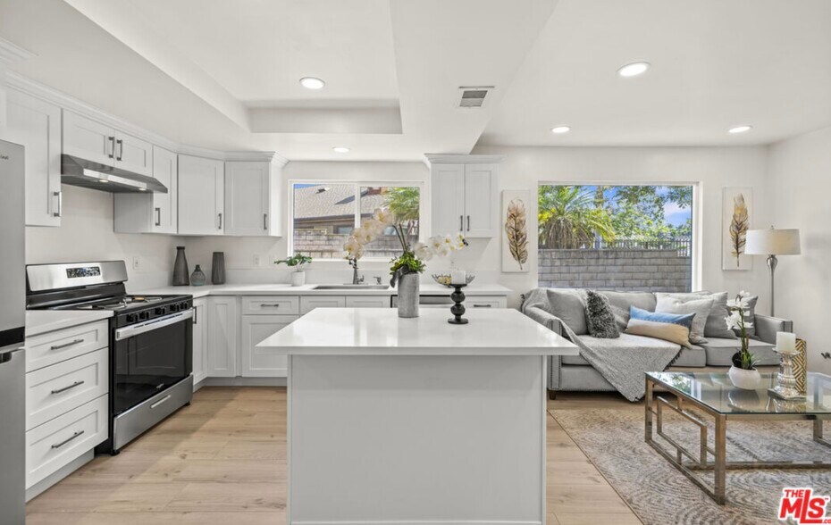 Building Photo - 13 Pepper Ct