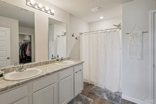 Building Photo - 5260 Peach Dr
