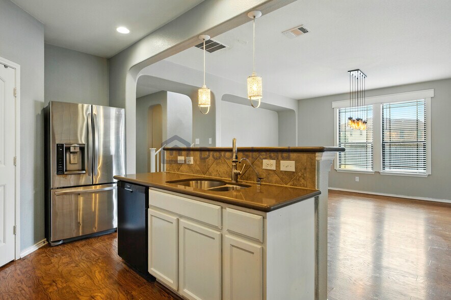 Building Photo - 920 Water Hyacinth Loop