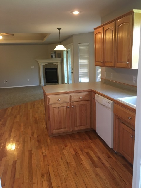 Building Photo - 3 Bedroom Home in Wonderful Neighborhood!