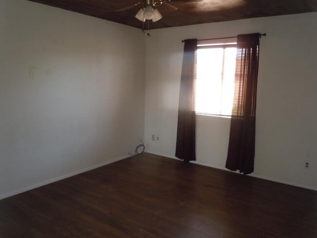 Building Photo - 520 E Judi Dr