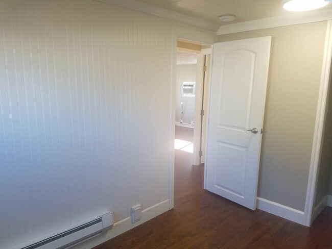 Building Photo - 905 Winslow Ave