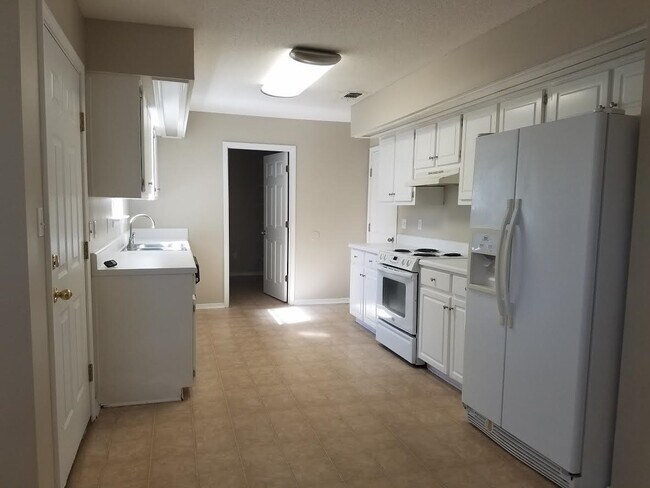 Building Photo - 109 Mirabelle Cir