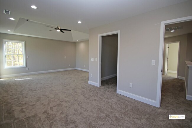 Building Photo - Upscale rental in Harrisonburg!