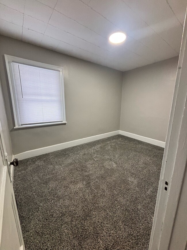 Building Photo - 5302 East Dr