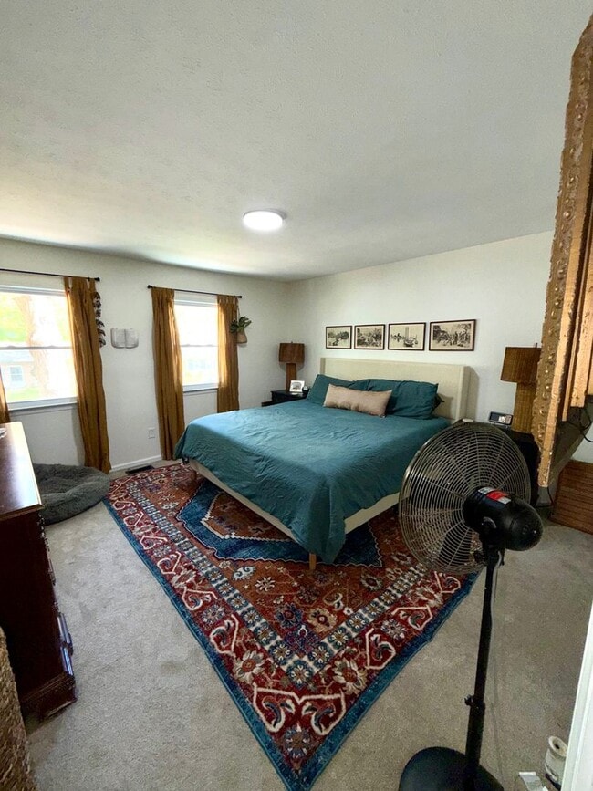 Building Photo - 4 Bed 1 Bath Home for Rent in Newport News!