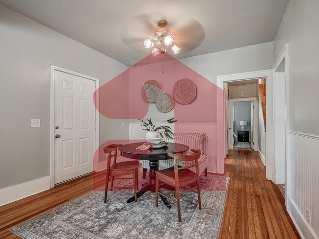 Building Photo - 1501 Gladstone Terrace