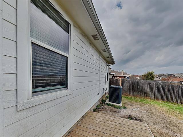 Building Photo - 10008 Blue Bell Dr