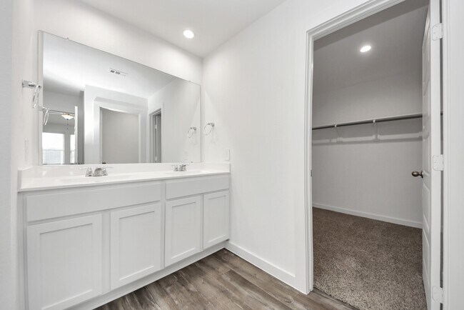 Building Photo - 8614 Shumard Oak Dr