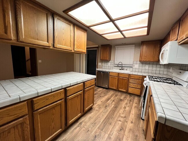 Building Photo - Beautiful 2 Story 5 BD 3 BA Home