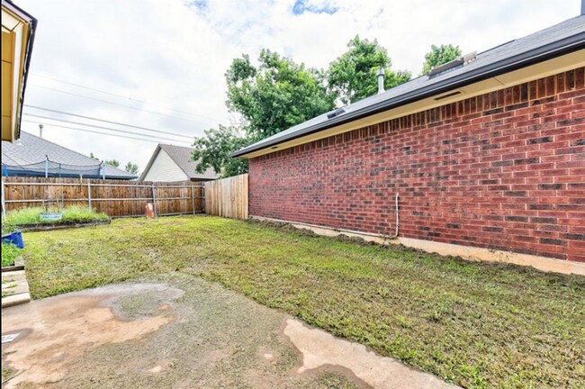 Building Photo - Charming 2-Bedroom, 1-Bathroom Home in Pea...