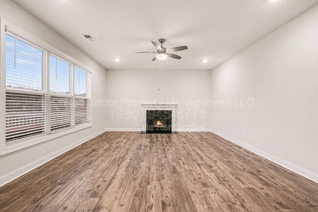 Building Photo - 7907 Moon Hl Pl