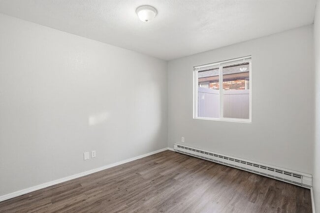 Building Photo - 1334 W Garland Ave