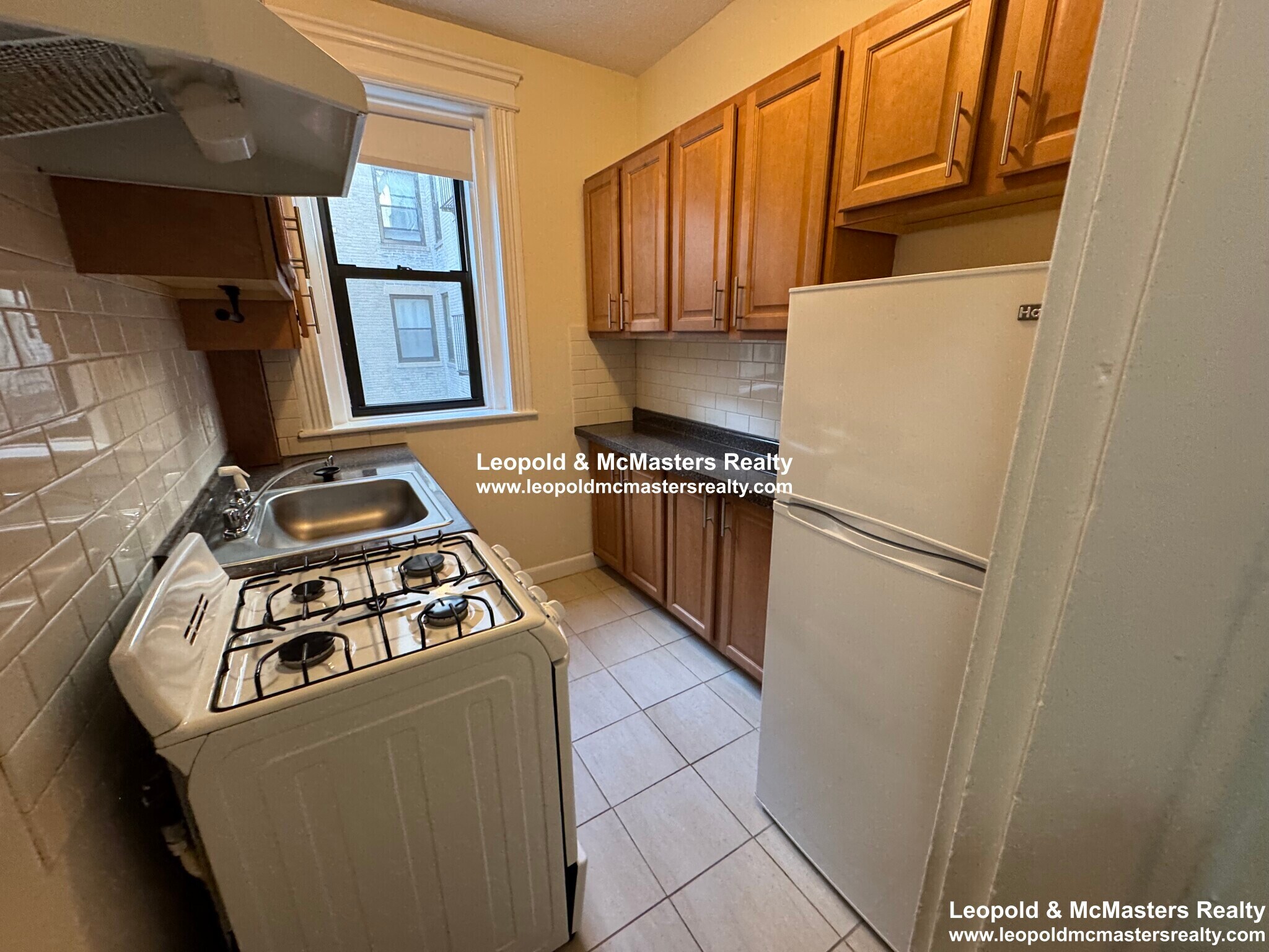 Building Photo - 230 Fuller St