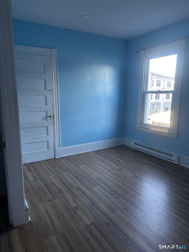 Building Photo - 20 Myrtle Ave