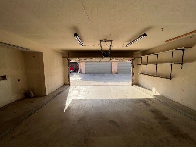 Building Photo - 8609 Lyn River Ct