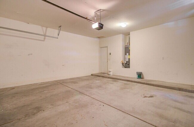 Building Photo - 4836 S Summit Ct