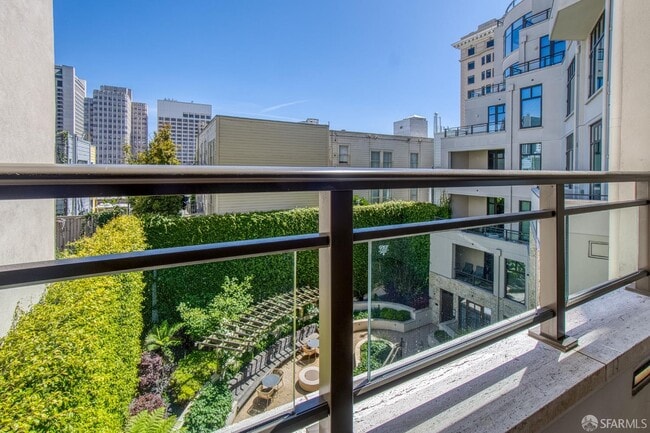 Building Photo - 875 California St
