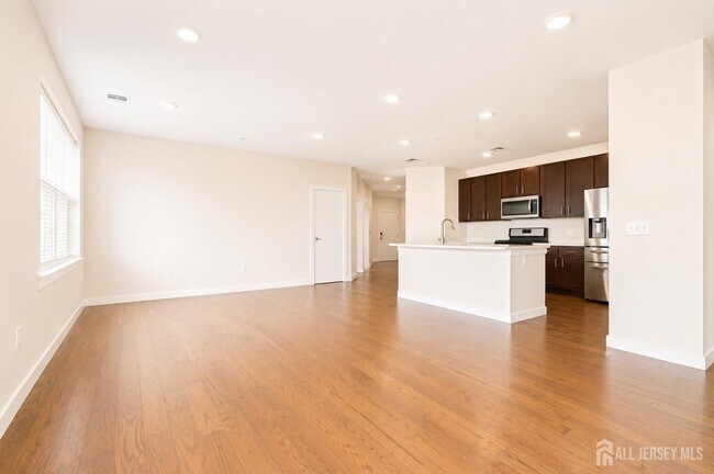 Building Photo - 723 Lorhan Dr