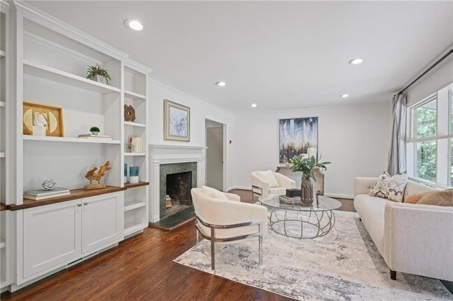 Building Photo - 2800 Mornington Dr NW