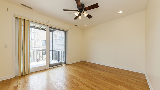 Building Photo - 1449 W Fullerton Ave