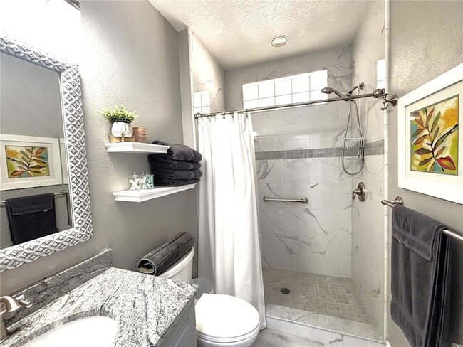 Building Photo - 1759 Fountain View Cir