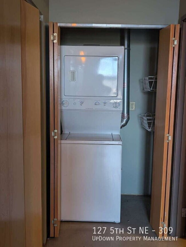 Building Photo - 127 5th St NE