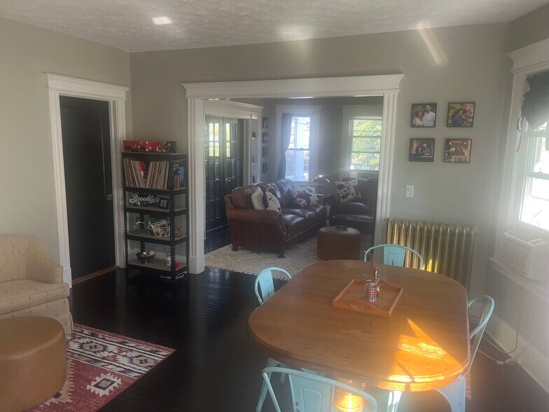 Building Photo - 39 Maplewood Ave