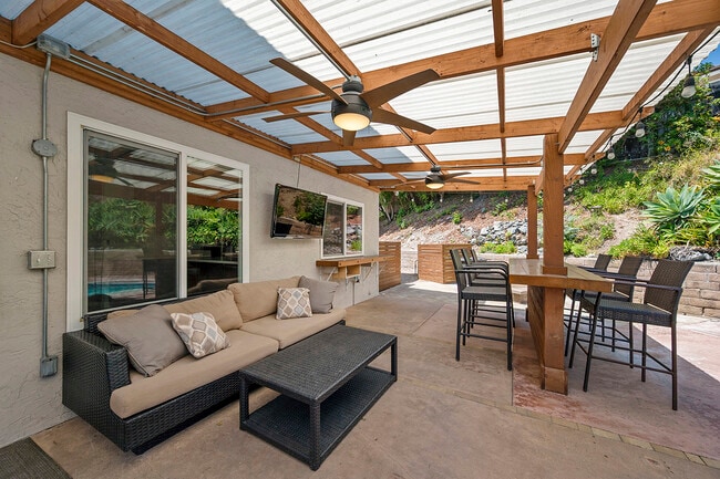 Building Photo - 10518 Pine Grove St