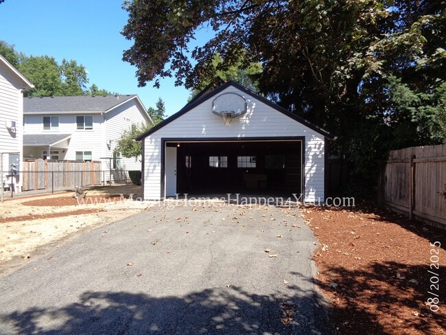 Building Photo - 2160 Trade St SE