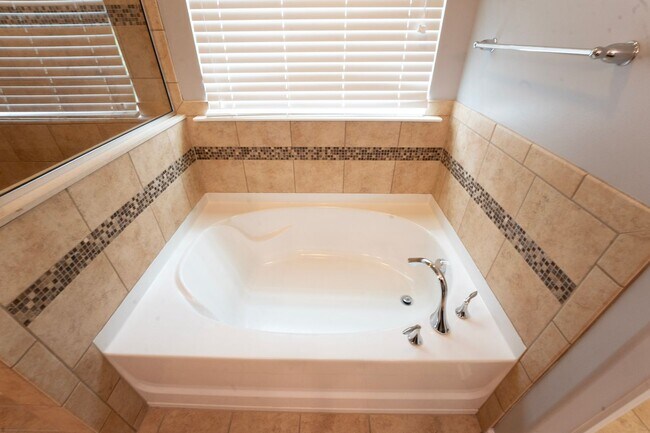 Building Photo - Coming Available!